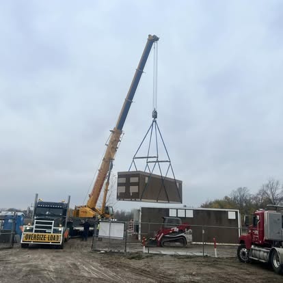 Oversize load escort vehicle at a crane lift site